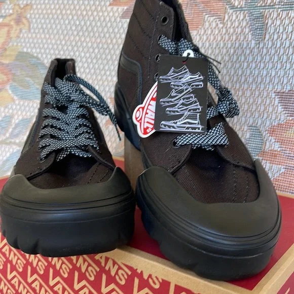 Vans WMNS Sk8-Hi Tapered
Heavy Canvas Blackout
VN0A7Q5T10J
Sneakers - Picture 7 of 16